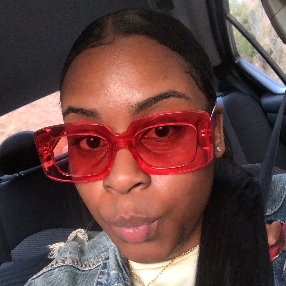 Meet your Posher, Danielle